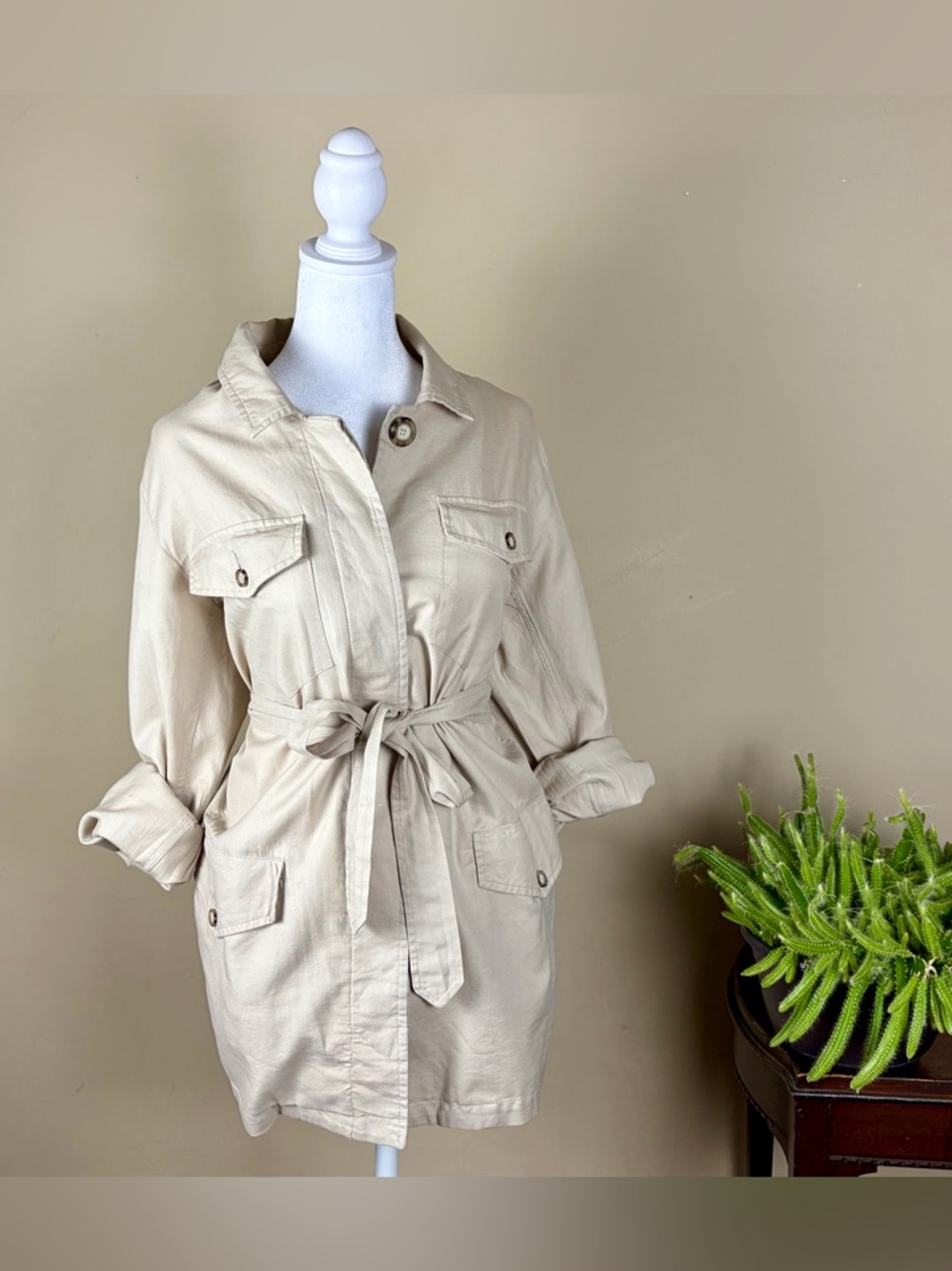 Karen Kane Cotton blend belted safari top tan Size L with cargo vibe pockets